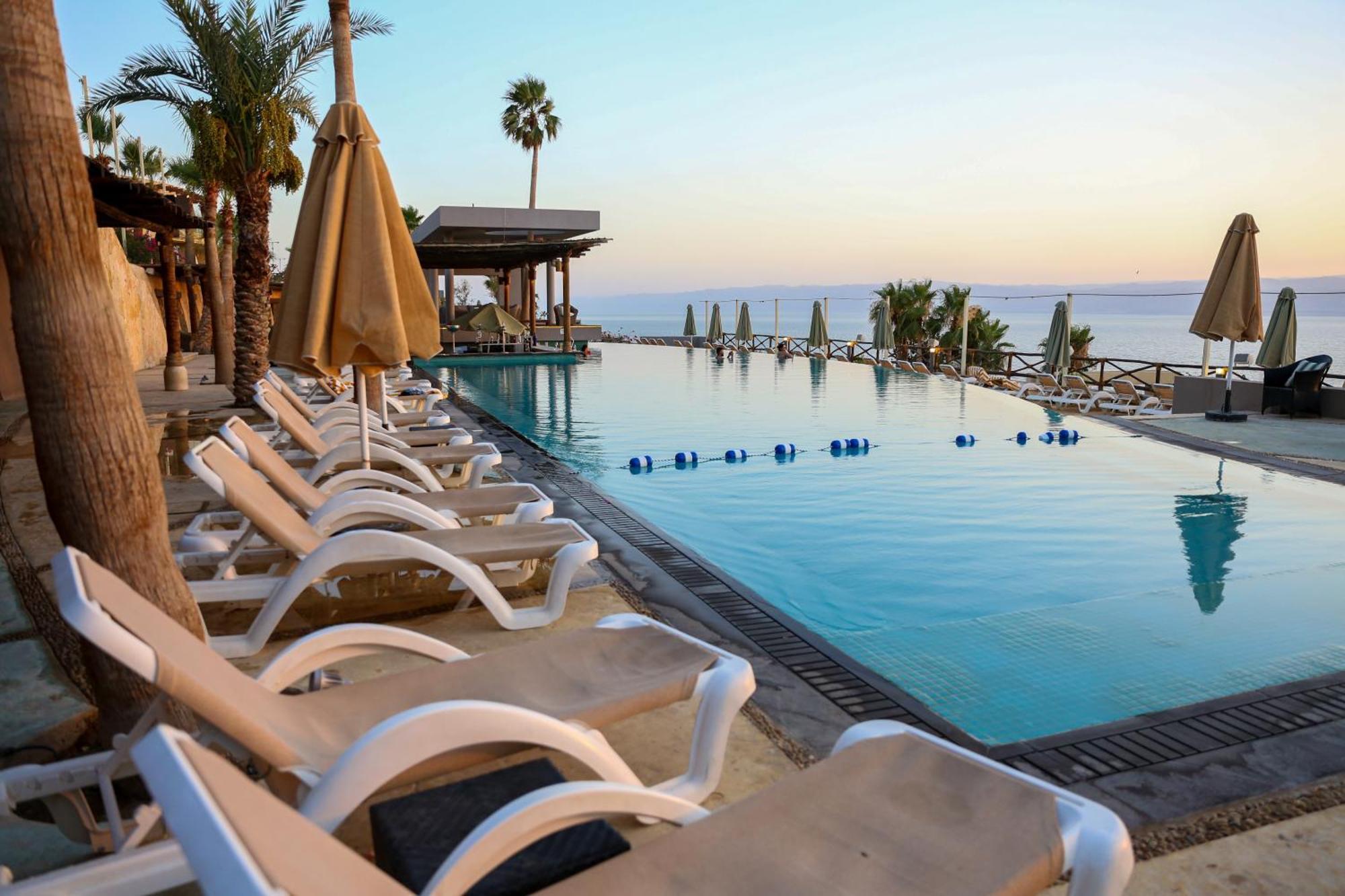 O Beach Hotel & Resort Sweimeh Exterior photo